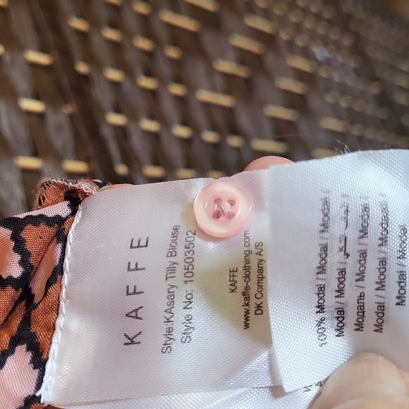 Chic Diamond Patterned Women's Blouse - Picture 3 of 5